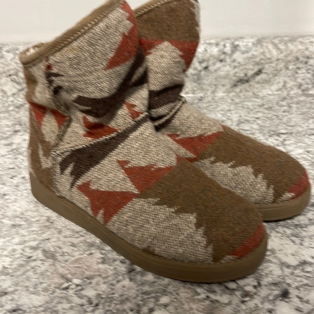 Indigo Rd. Size 7 boots.